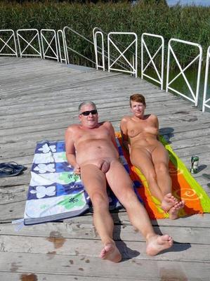 NAUGHTY COUPLES ON THE BEACH 