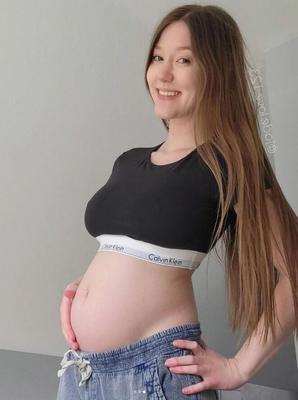 Gorgeous IG Model Jade Is Knocked Up