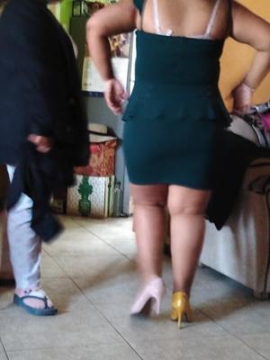 sexy mujer grande espiada en tacones