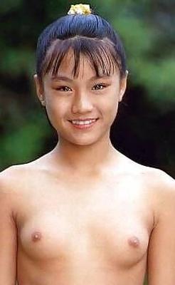 Visages et seins asiatiques sexy