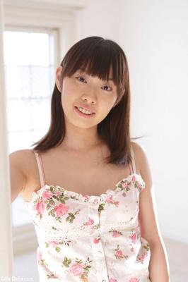 Modelo nude japonês Kozue Kasiwabara (outra versão)