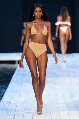 stunning catwalk black model 